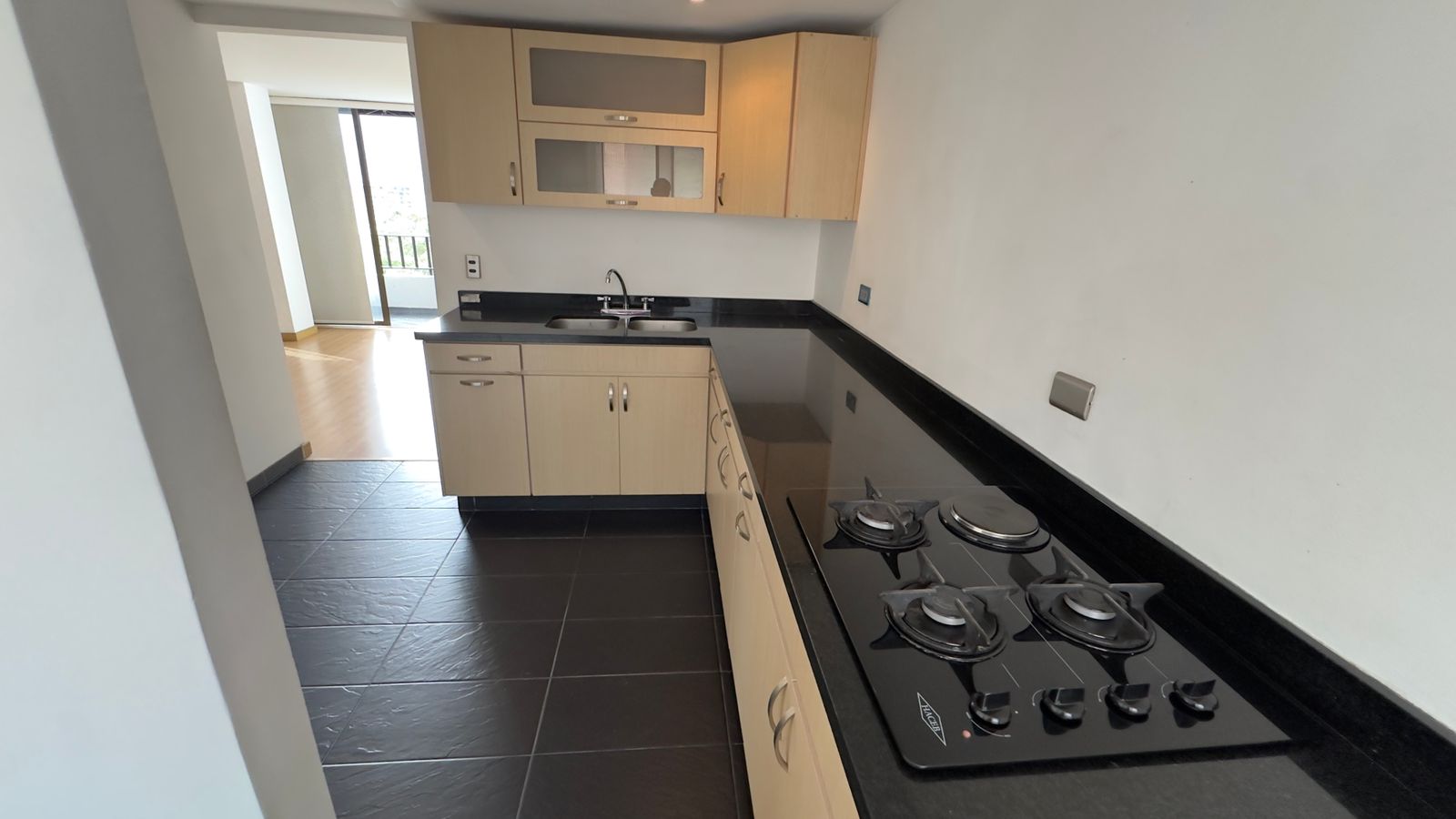 ARRIENDO APARTAMENTO EN EL POBLADO LA FRONTERA