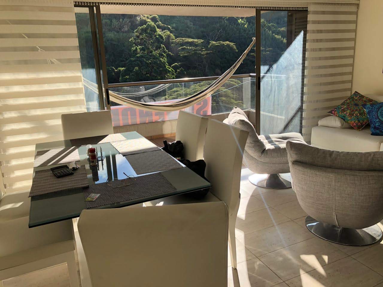 VENDO APARTAMENTO EN LA LOMA DE LOS BERNAL
