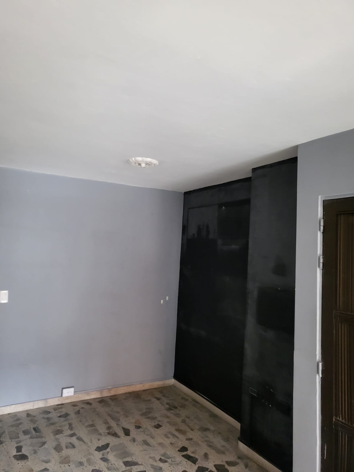 ARRIENDO CASA COMERCIAL EN LA AMERICA