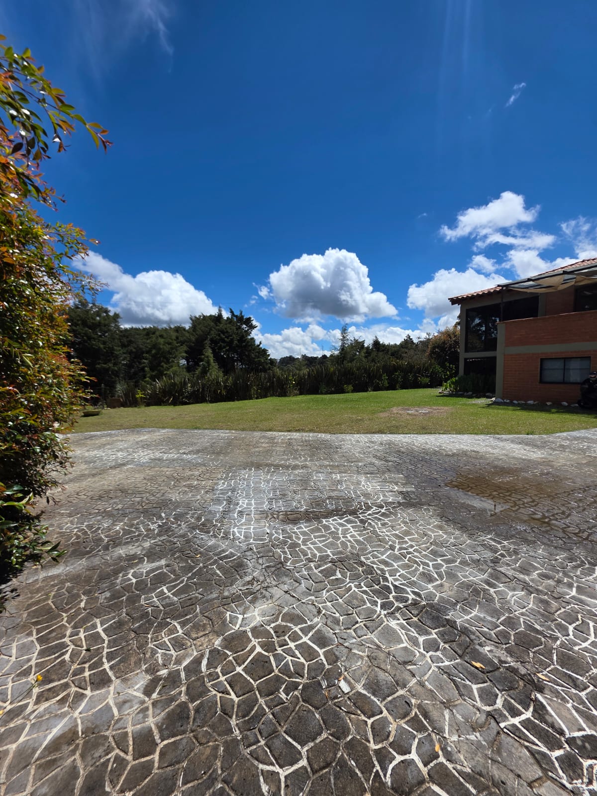 ARRIENDO CASA FINCA EN SANTA ELENA