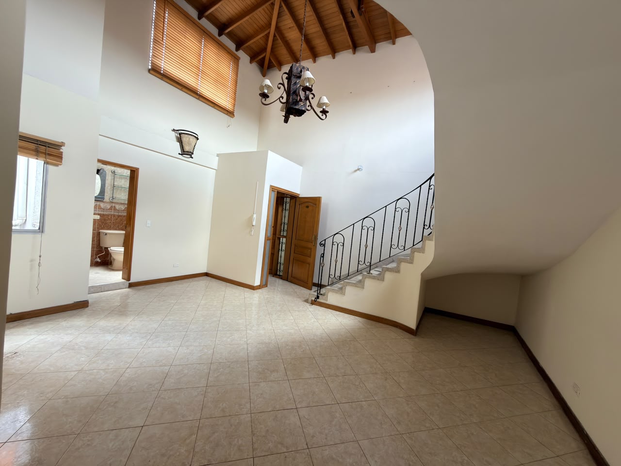 ARRIENDO APARTAMENTO DUPLEX EN EL VELODROMO