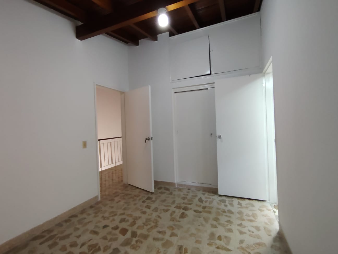 Se arrienda casa en simón bolívar