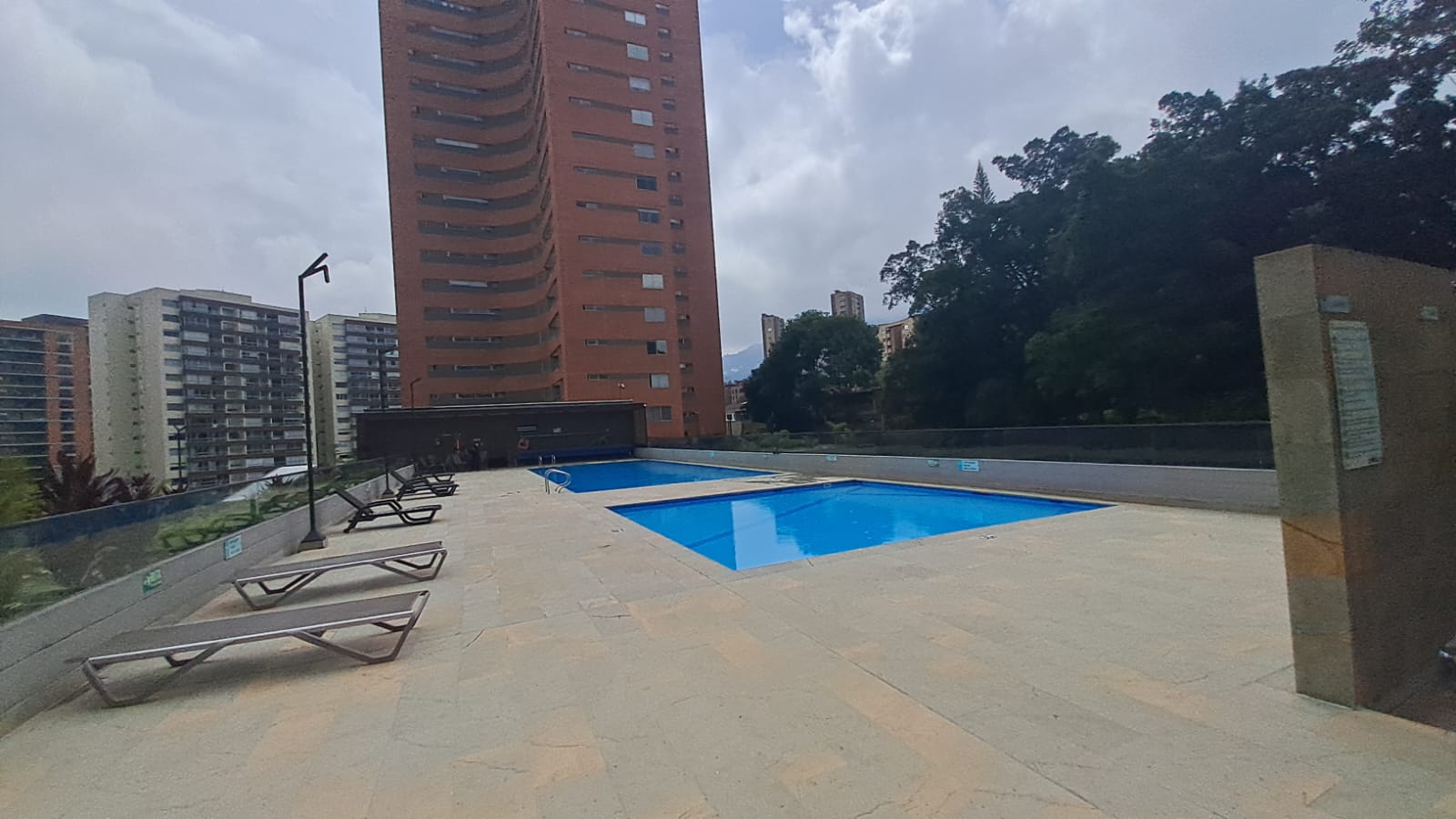 ARRIENDO APARTAMENTO POBLADO  LOS BALSOS