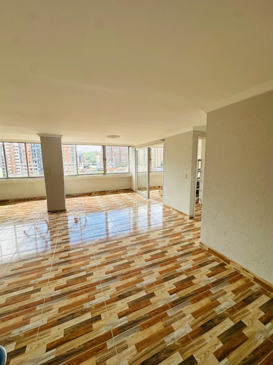 VENDO APARTAMENTO EN LAURELES ESTADIO