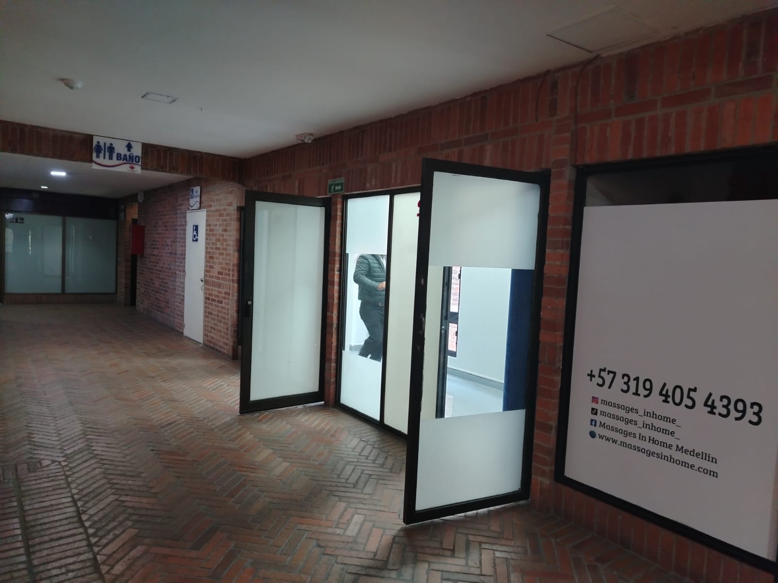 ARRIENDO OFICINA EN EL POBLADO