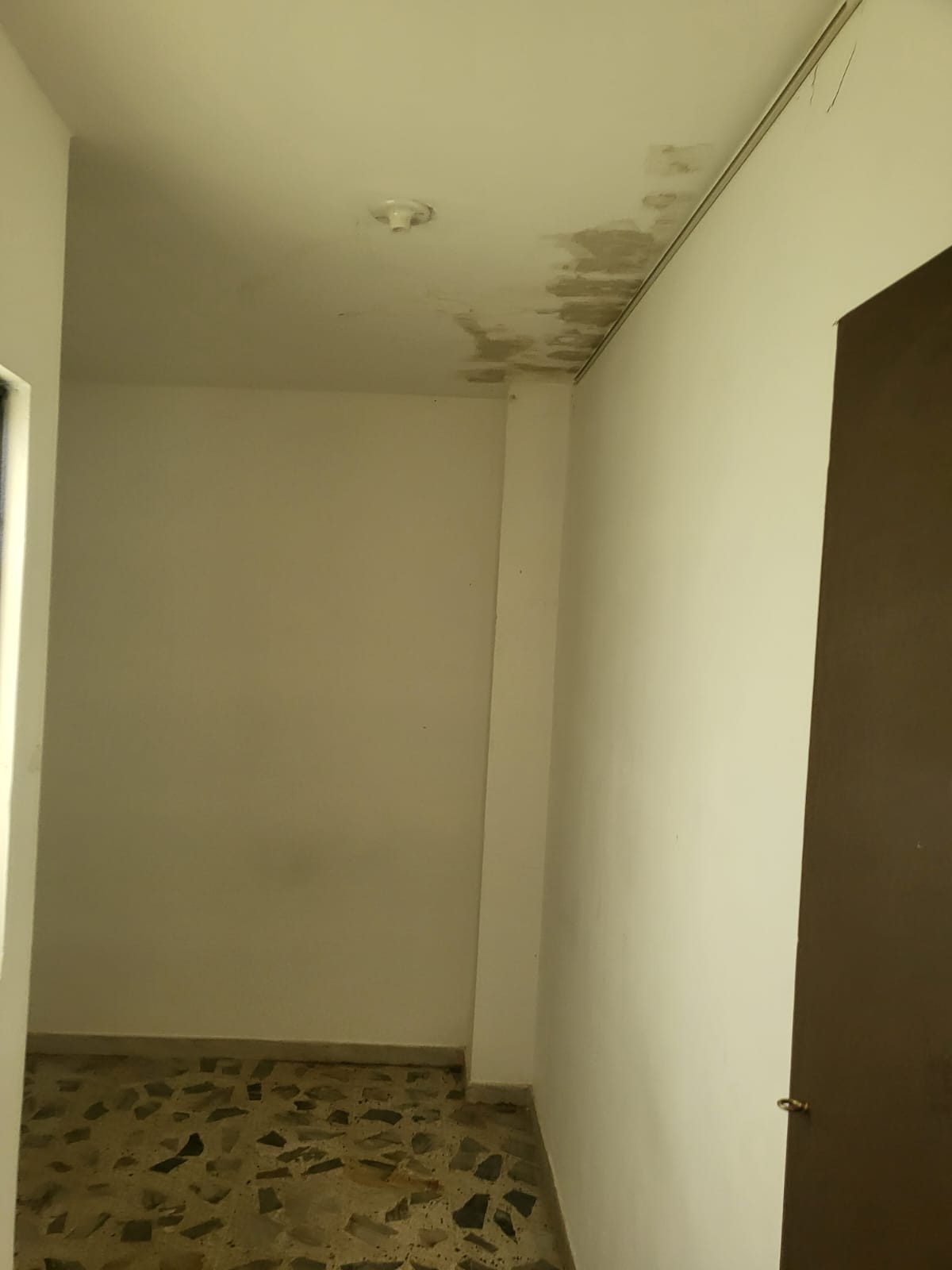 ARRIENDO CASA COMERCIAL EN LA AMERICA