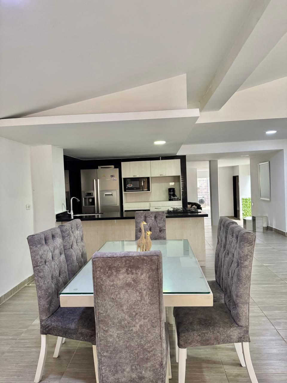 ARRIENDO CASA AMOBLADA EN COLORES