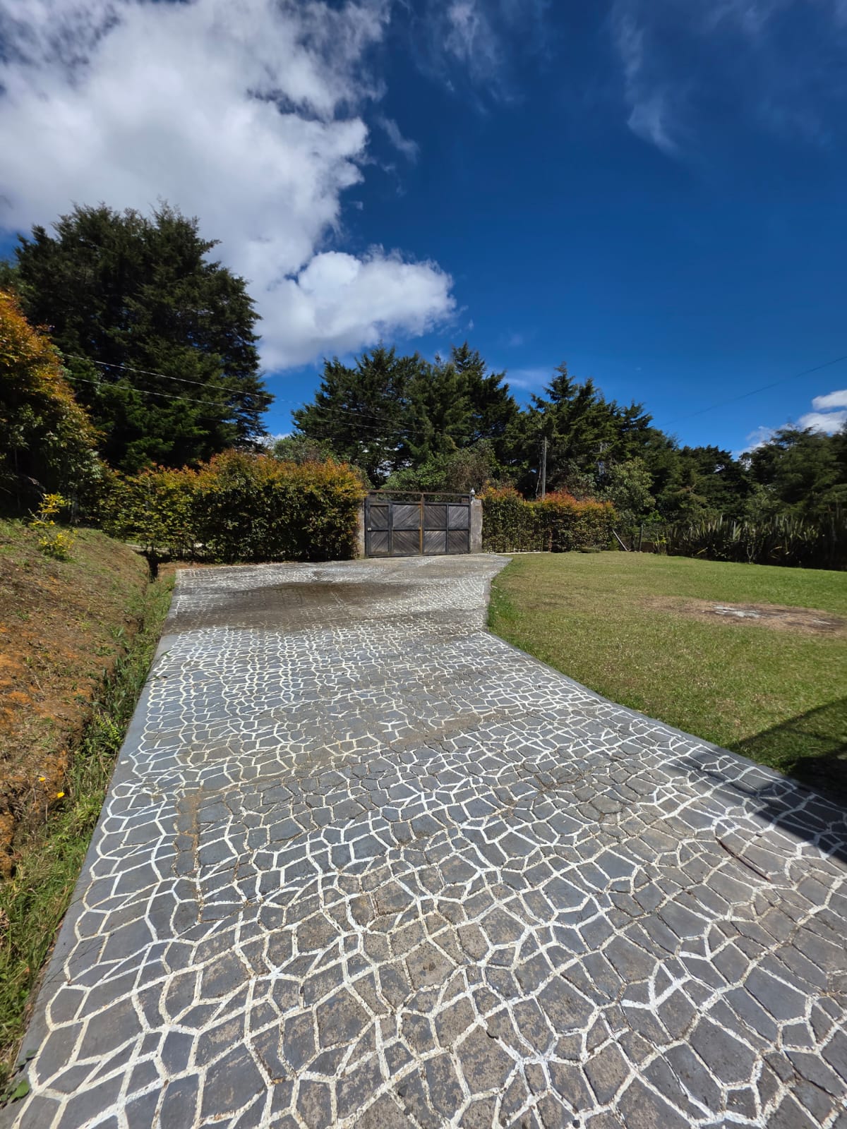 ARRIENDO CASA FINCA EN SANTA ELENA