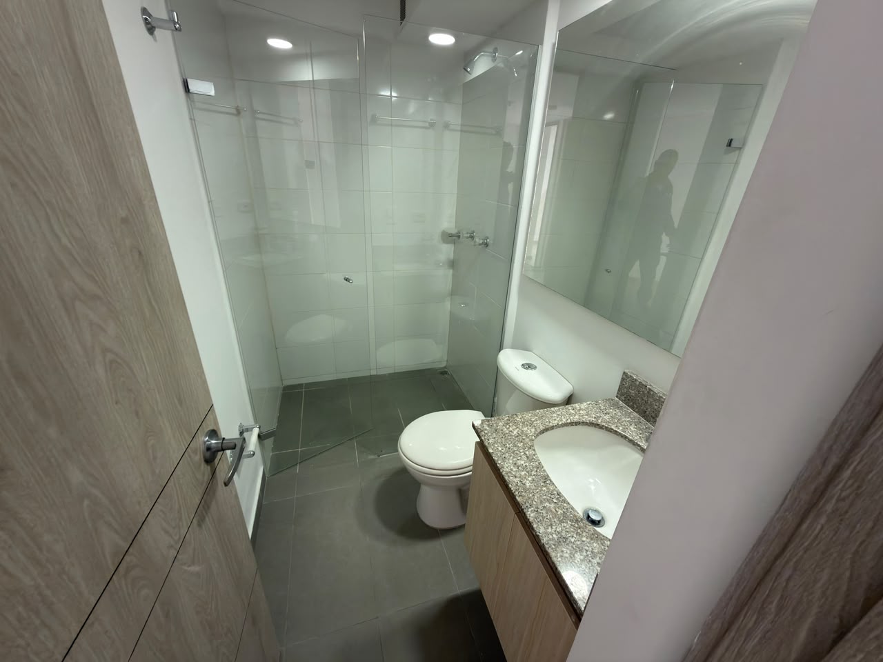 VENDO APARTAMENTO EN LOMA DE LOS BERNAL