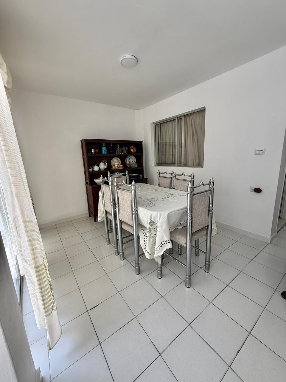 VENDO CASA  EN CAMPO VALDEZ