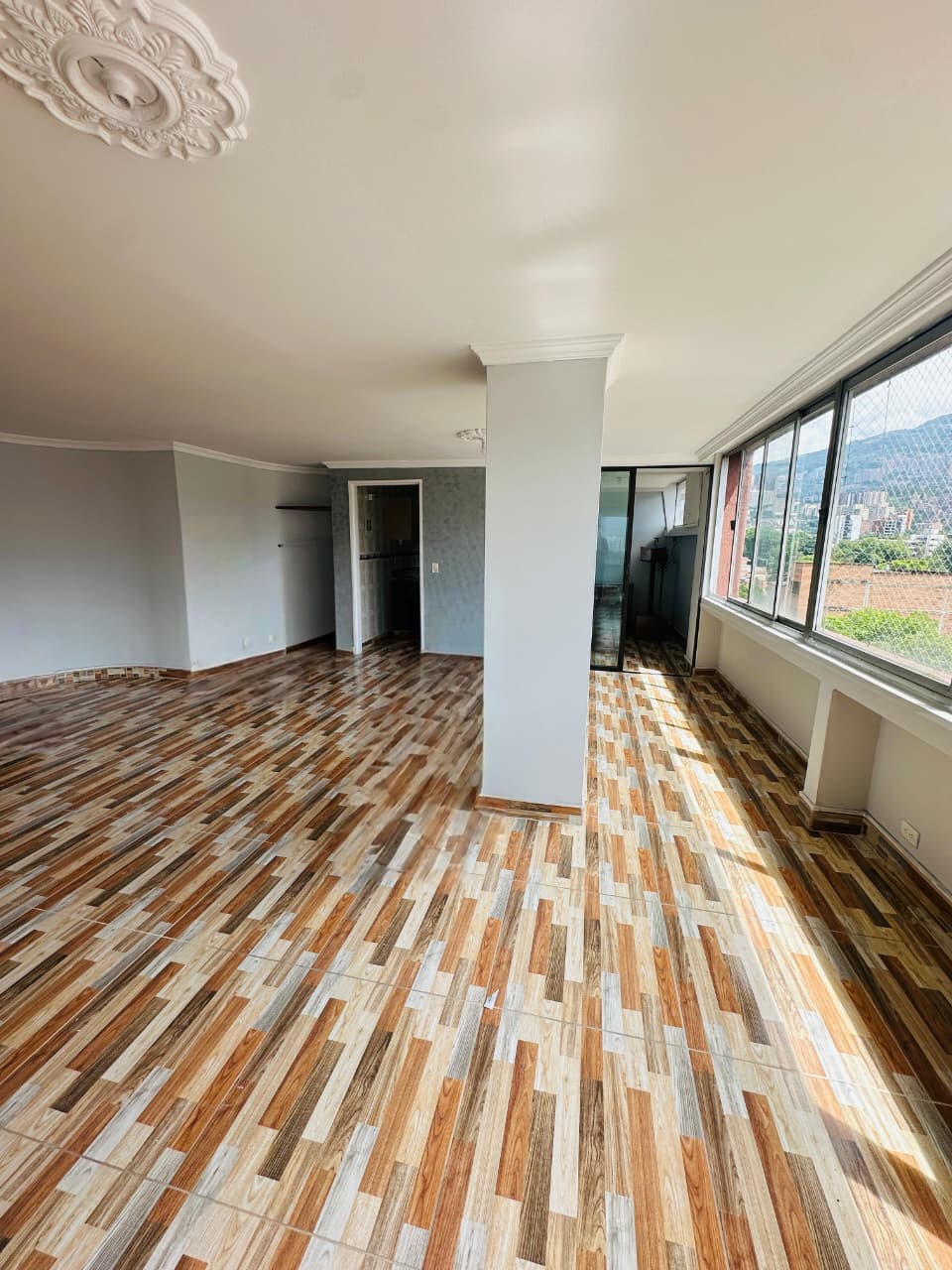 VENDO APARTAMENTO EN LAURELES ESTADIO