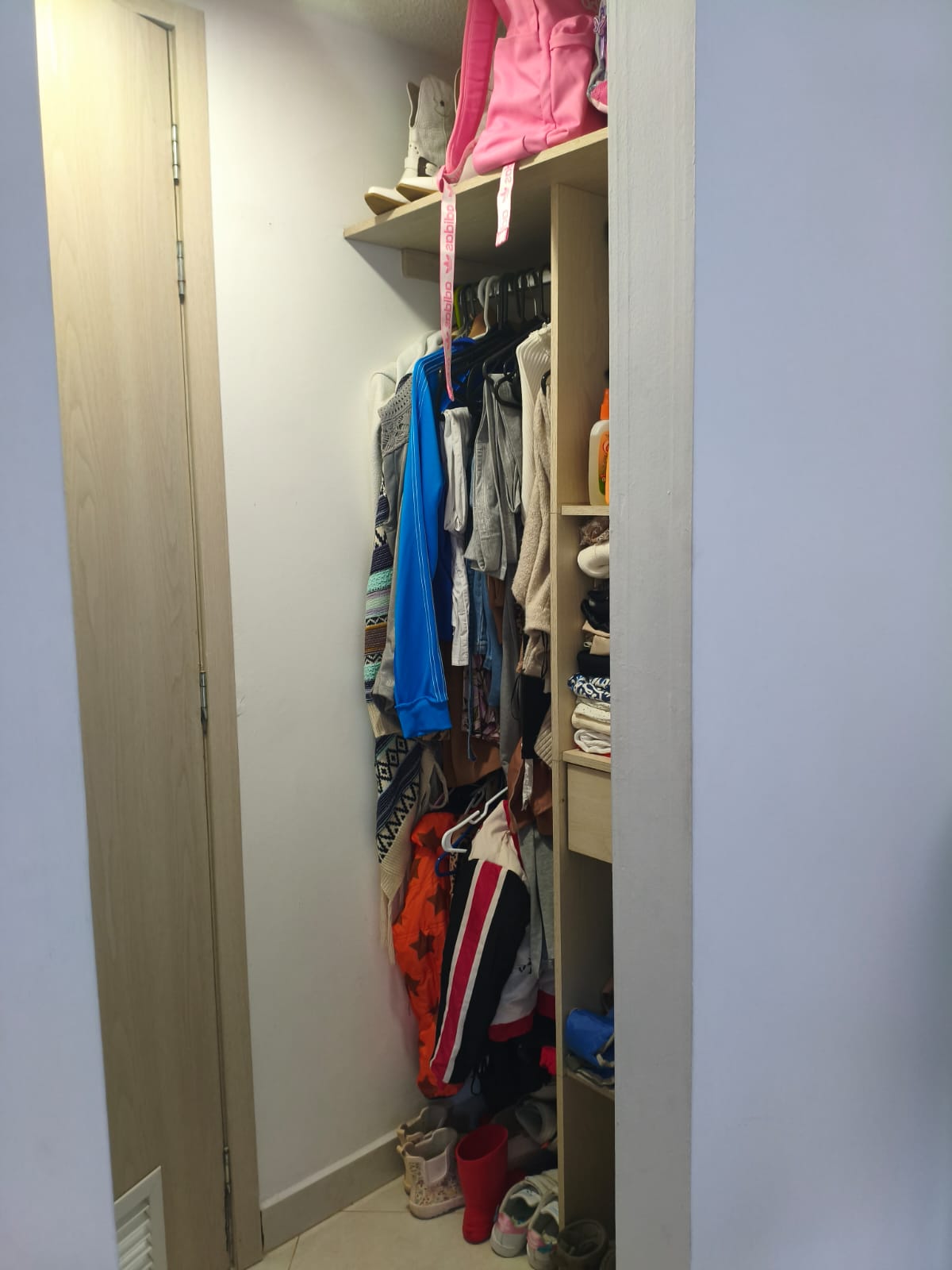 VENDO APARTAMENTO EN LA LOMA DE LOS BERNAL