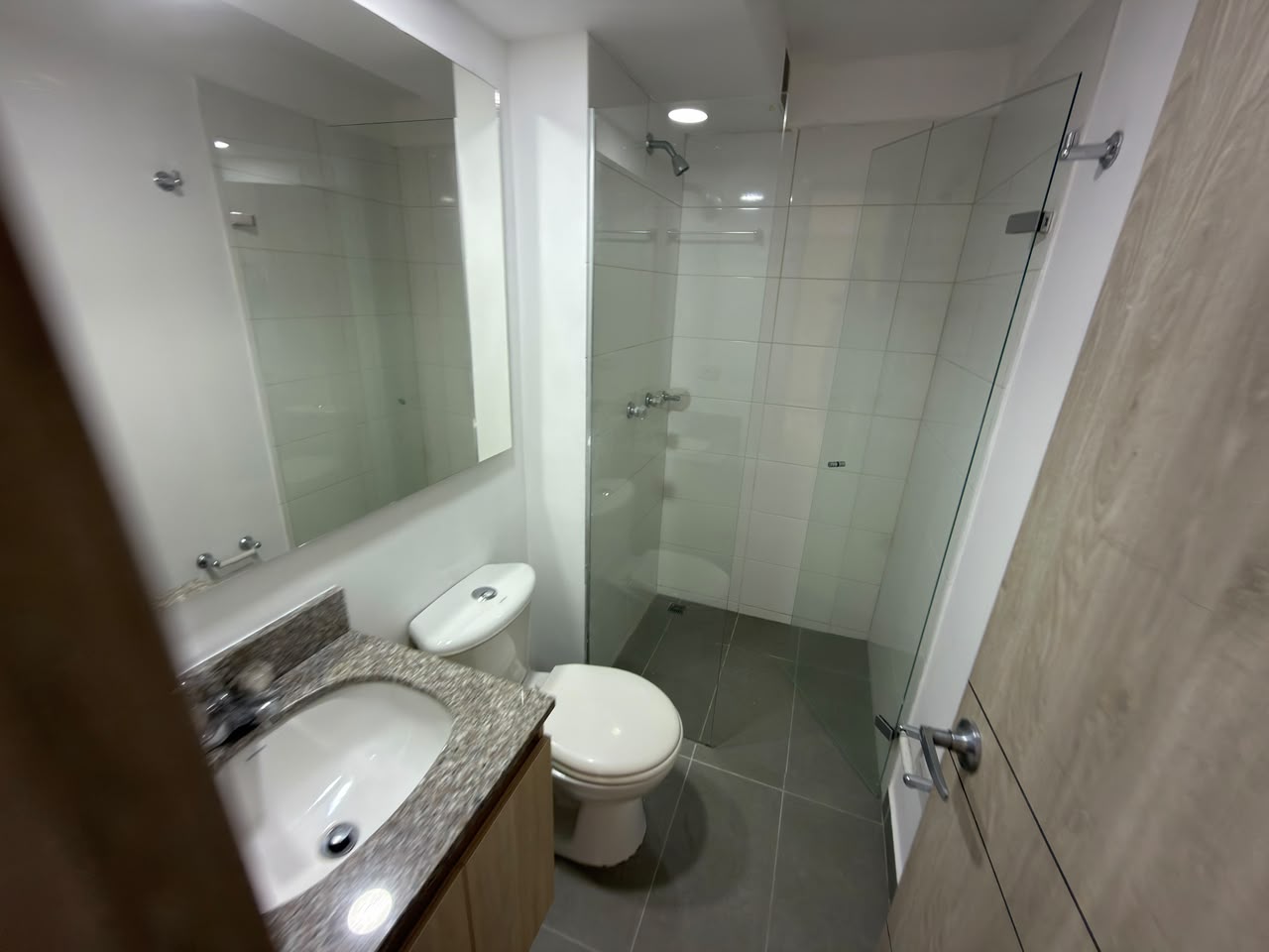 VENDO APARTAMENTO EN LOMA DE LOS BERNAL