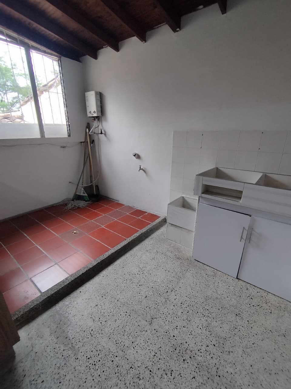 Arriendo casa en simón bolívar