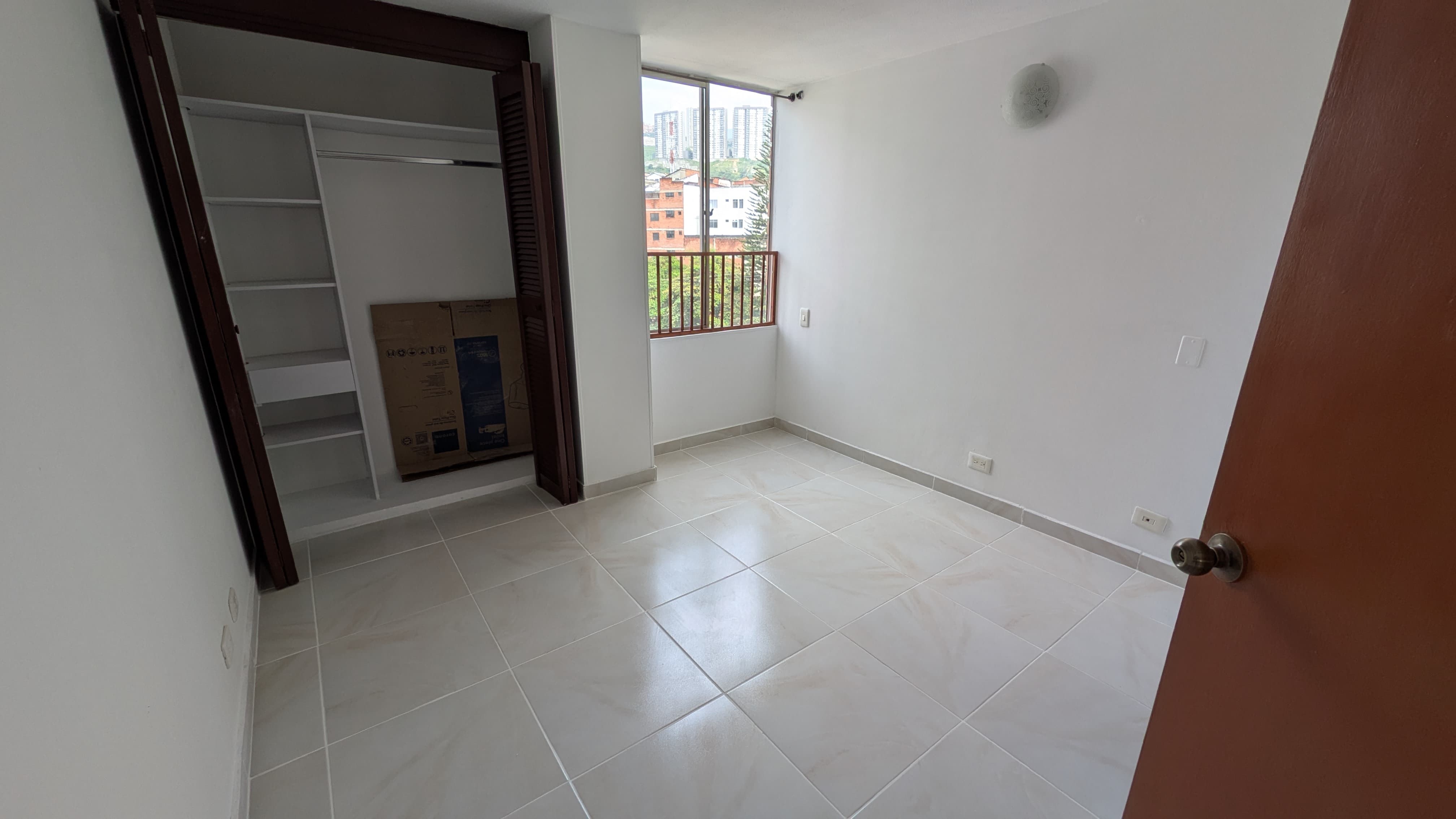 Arriendo apartamento en Calasanz parte baja