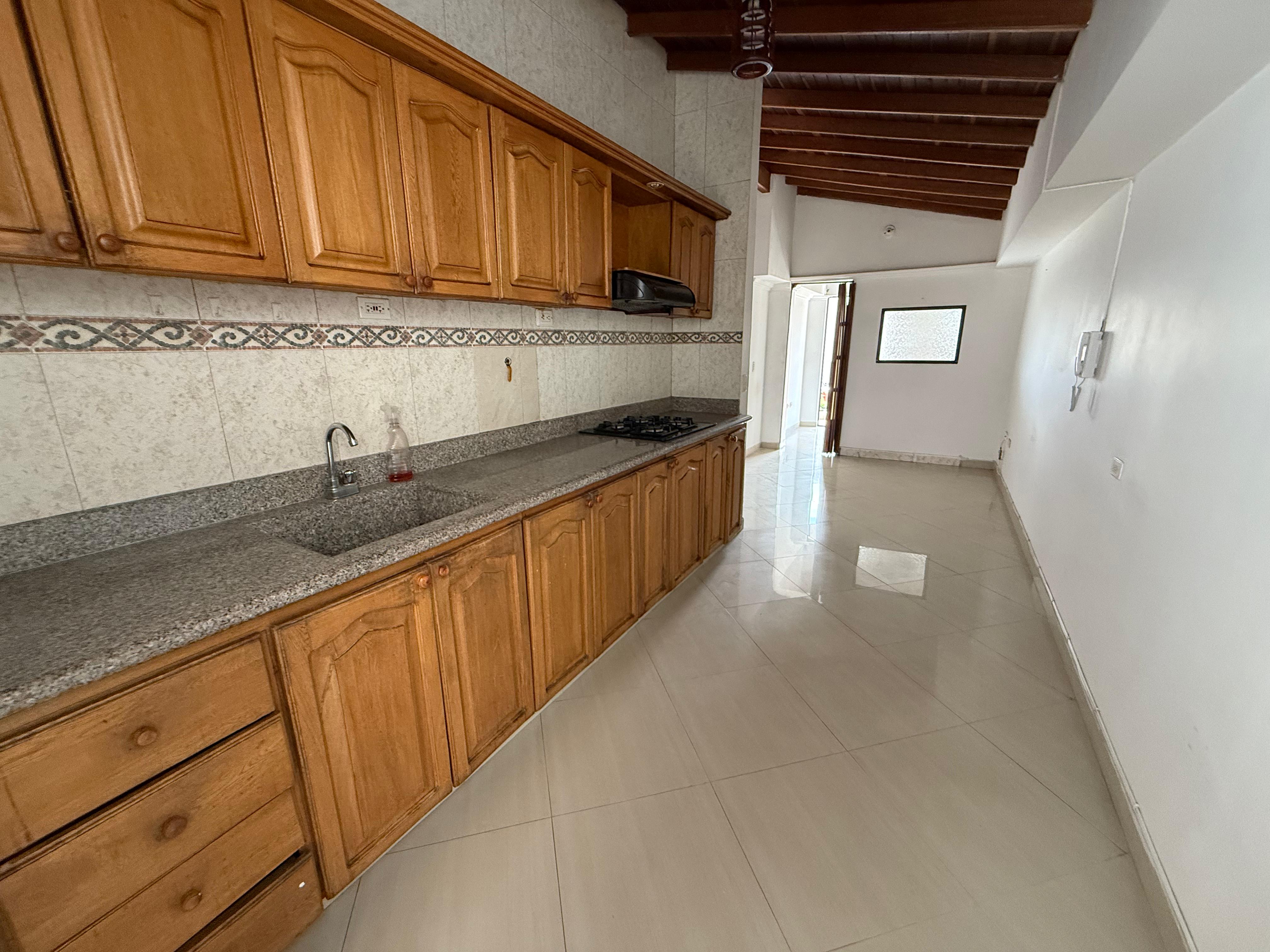 ARRIENDO APARTAMENTO EN LA FLORESTA