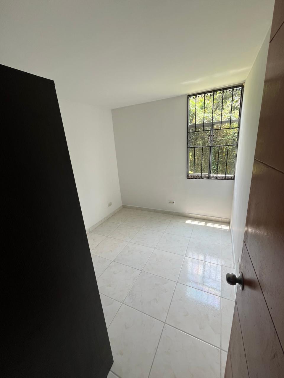Arriendo apartamento ubicado en el sector Loma del Indio