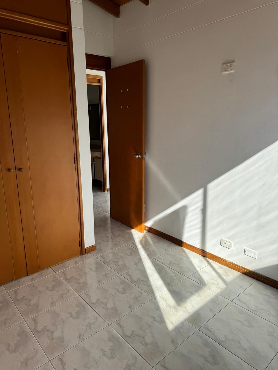 ARRIENDO PENTHOUSE EN POBLADO CHUSCALITO