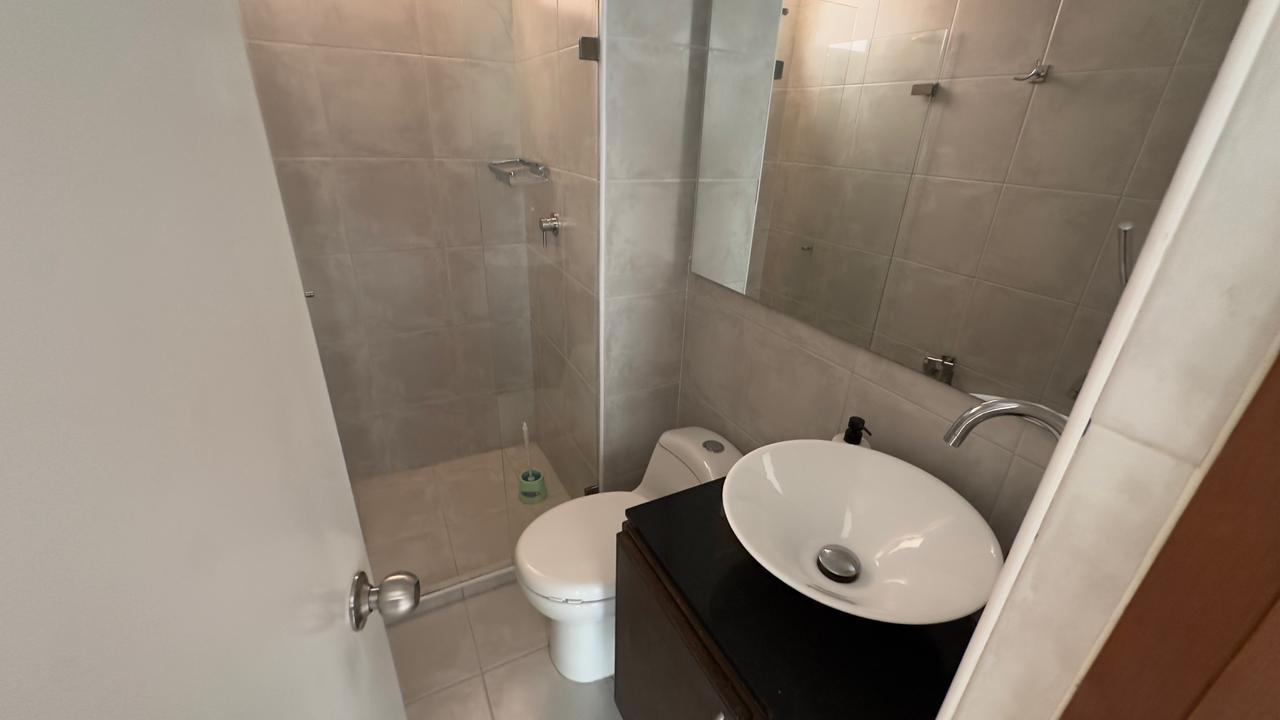 ARRIENDO APARTAMENTO EN LA LOMA DE LOS BERNAL