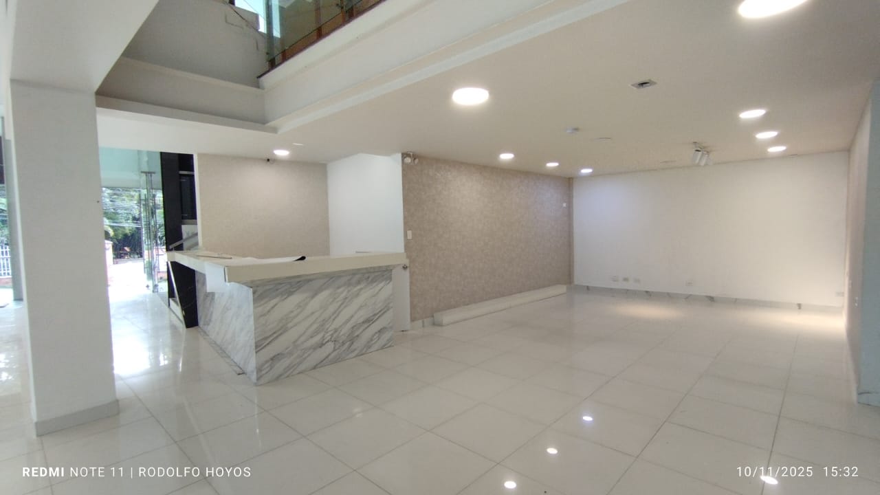 Arriendo Local En Patio Bonito