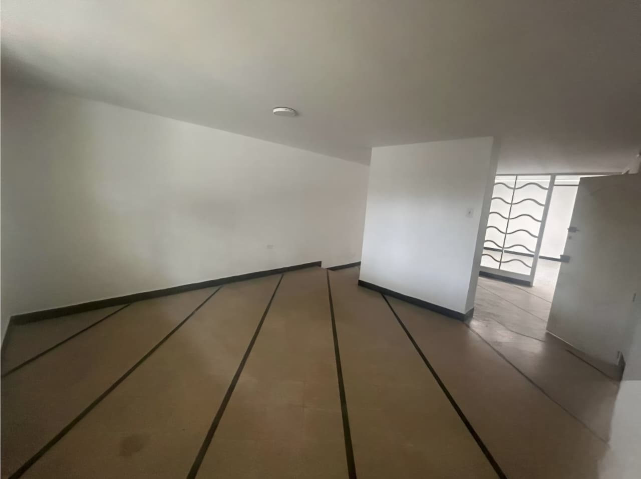 ARRIENDO CASA EN CALASANZ PARTE BAJA