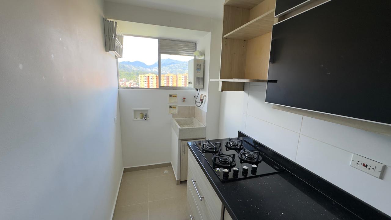 ARRIENDO APARTAMENO EN LA LOMA DE LOS BERNAL