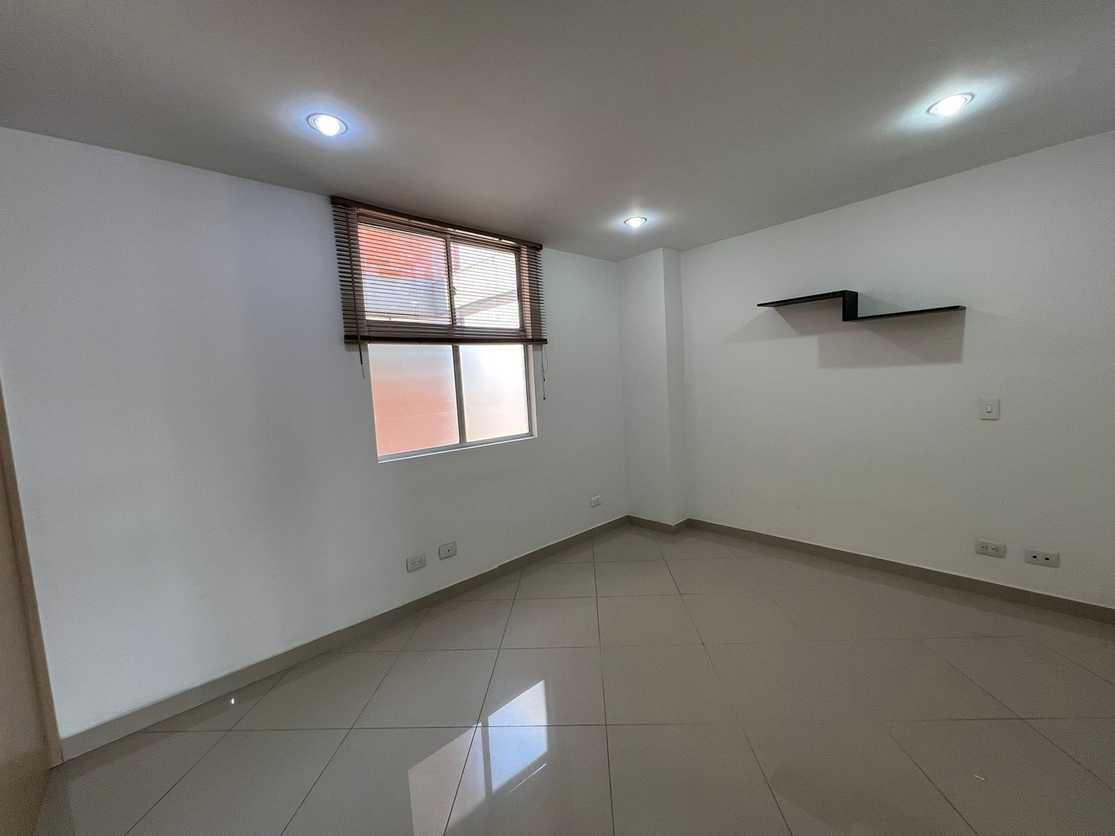 ARRIENDO APARTAMENTO DE UNA  ALCOBA EN EL VELODROMO