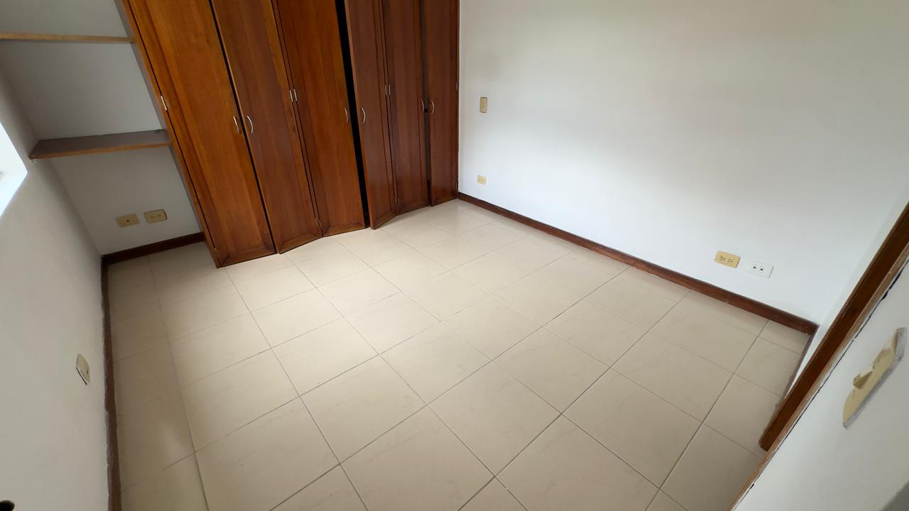 ARRIENDO APARTAMENTO EN LOMA DE LOS BERNAL