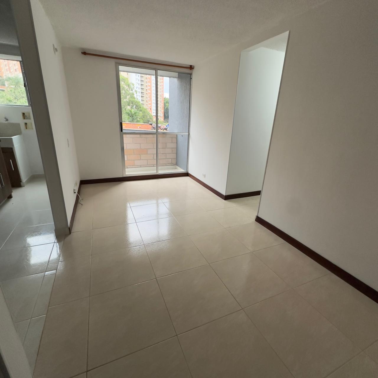 ARRIENDO APARTAMENTO EN LA LOMA DE LOS BERNAL