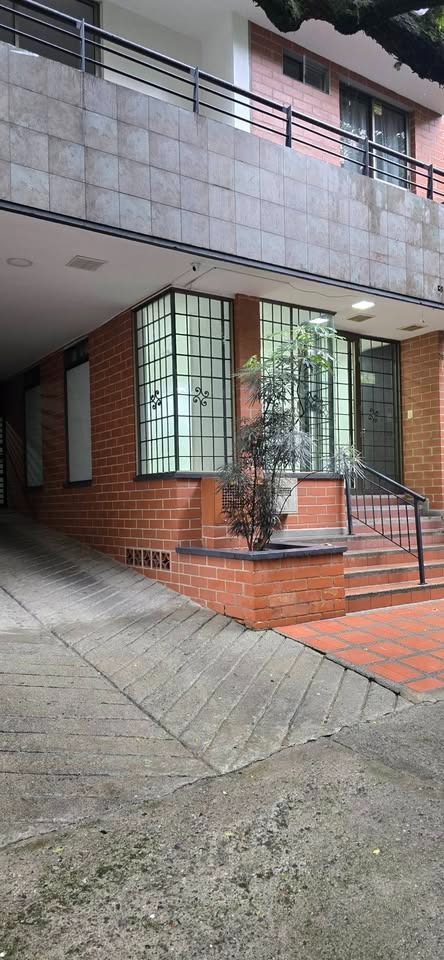 ARRIENDO LOCAL EN LAURELES