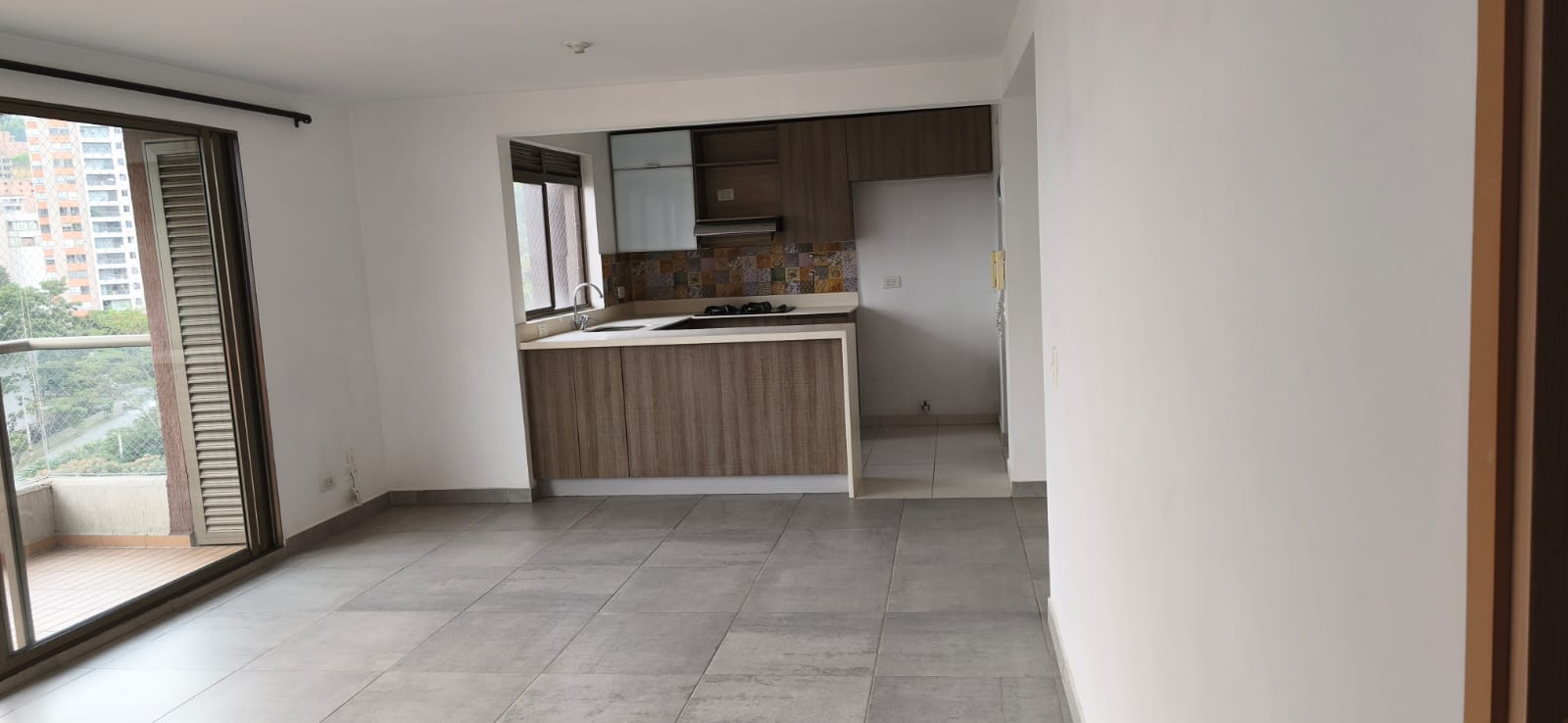 ARRIENDO APARTAMENTO EN LA LOMA DE LOS BERNAL