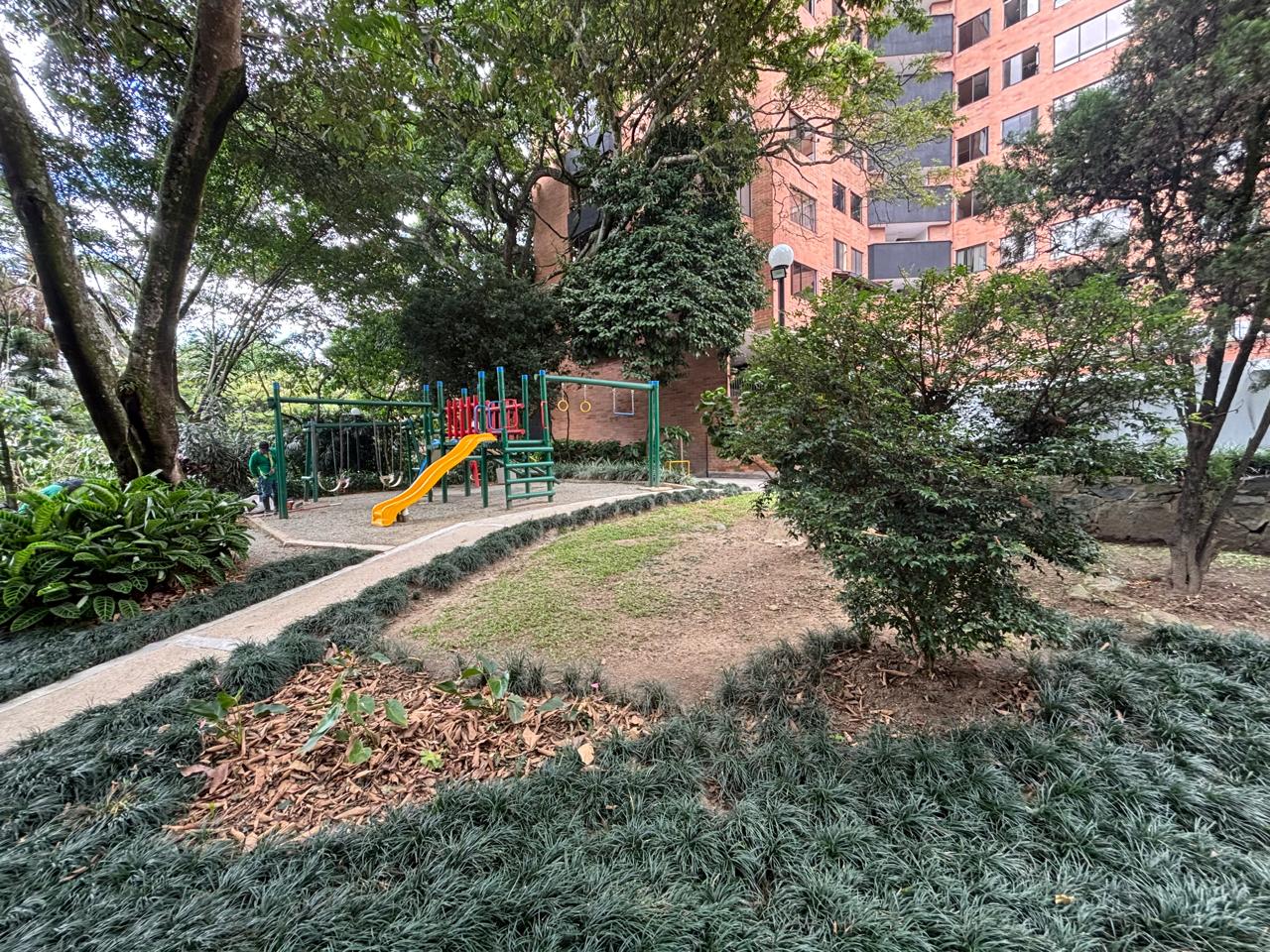 ARRIENDO APARTAMENTO EN EL POBLADO