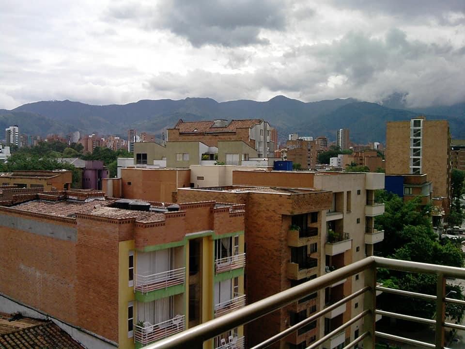 ARRIENDO APARTAMENTO AMOBLADO EN LAURELES SAN JOAQUIN