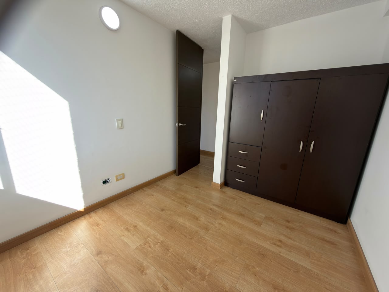 ARRIENDO APARTAMENTO EN LA LOMA DE LOS BERNAL