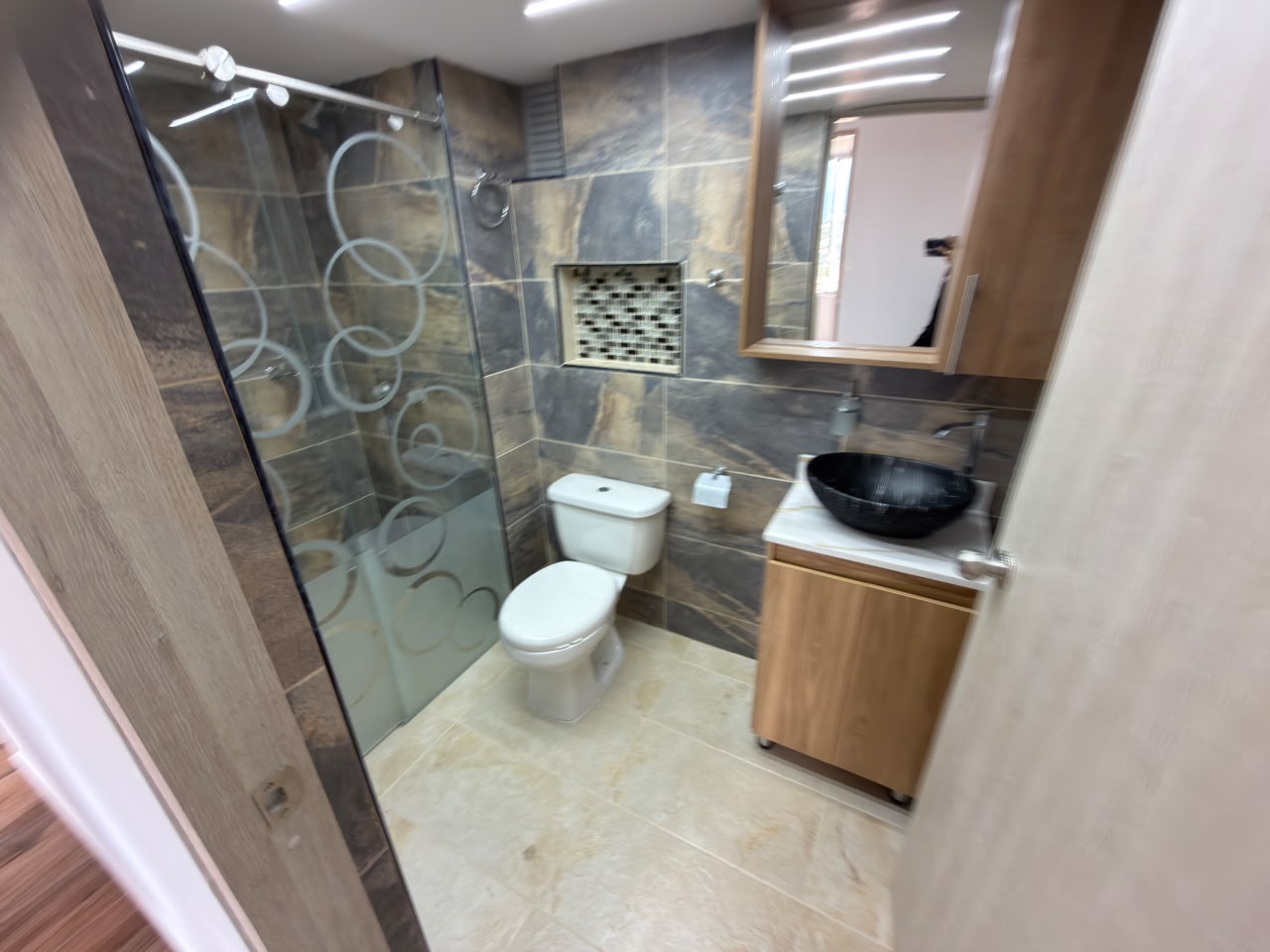 ARRIENDO APARTAMENTO EN LA LOMA DE LOS BERNAL