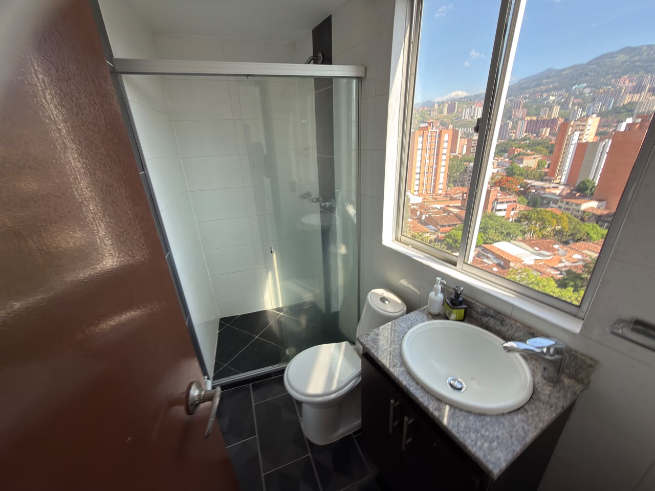 ARRIENDO APARTAMENTO EN EL VELODROMO