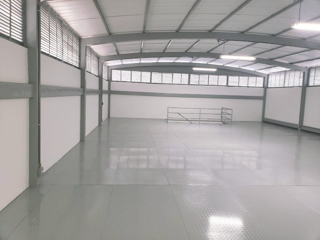 ARRIENDO BODEGA EN ITAGUI SUPERCENTRO DE LA MODA