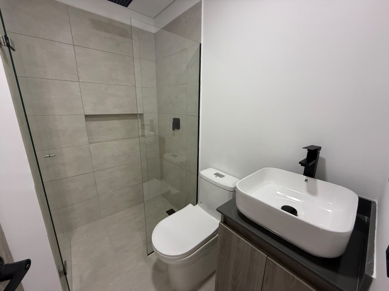ARRIENDO APARTAESTUDIO EN LAURELES
