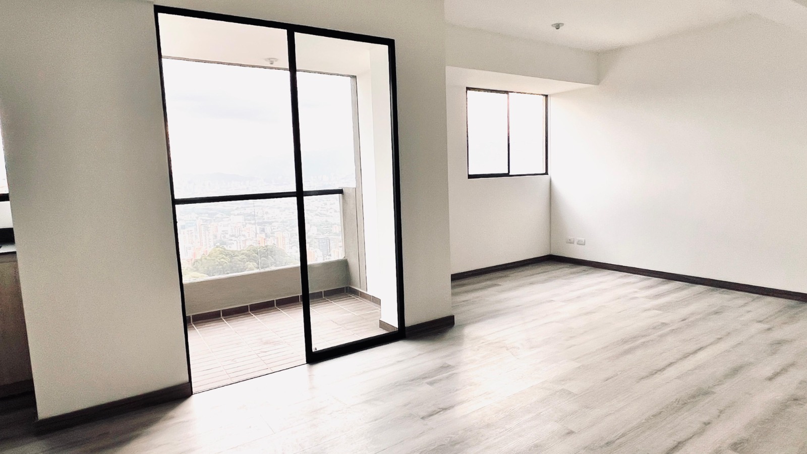 ARRIENDO APARTAMENTO EN POBLADO TIERRA GRATA