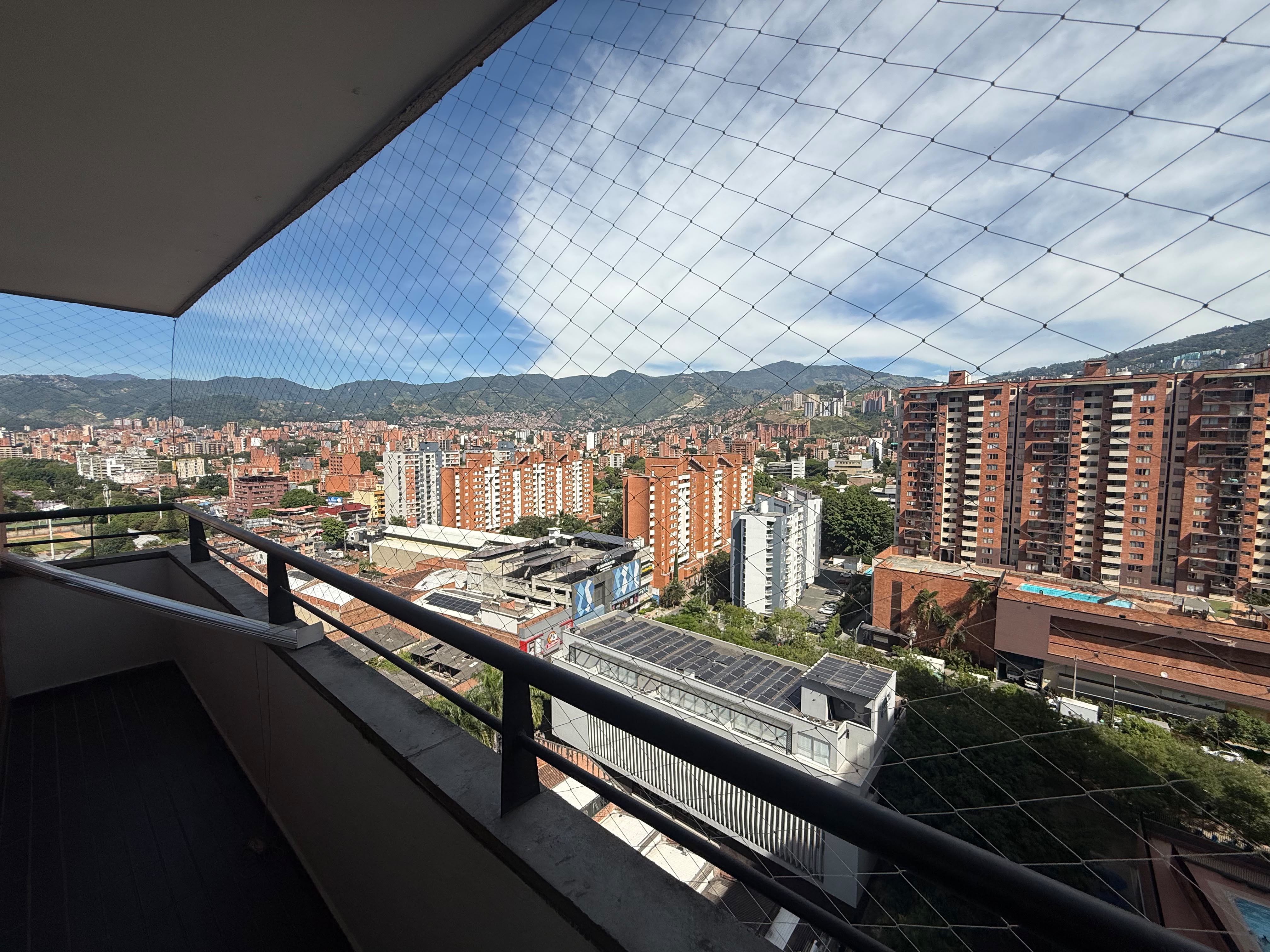 Arriendo Apartamento en los Colores