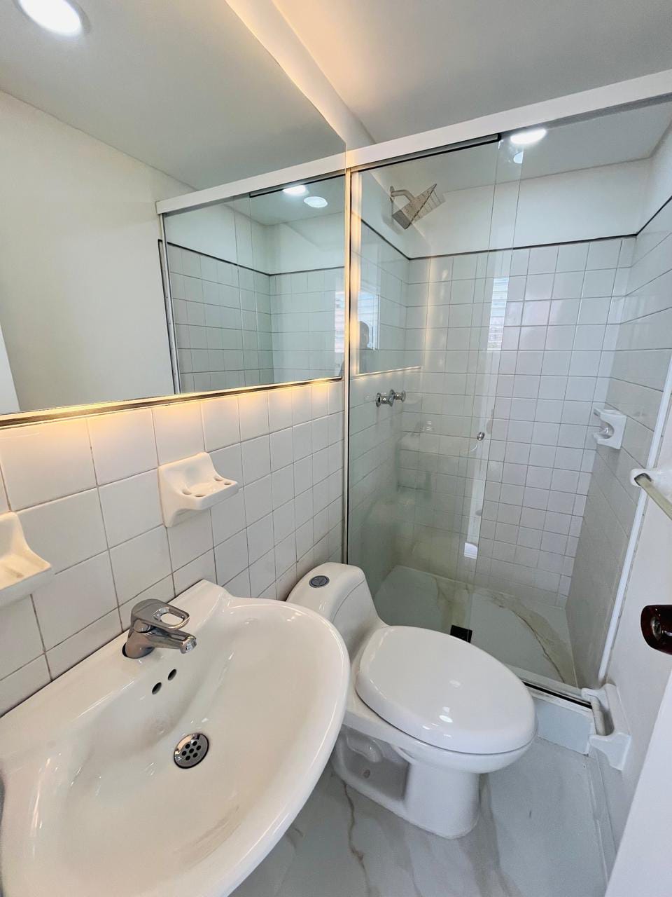 ARRIENDO APARTAMENTO EN LA LOMA DE LOS PARRA