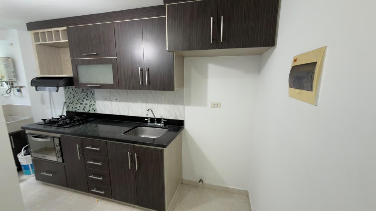 ARRIENDO APARTAMENTO EN LA LOMA DE LOS BERNAL