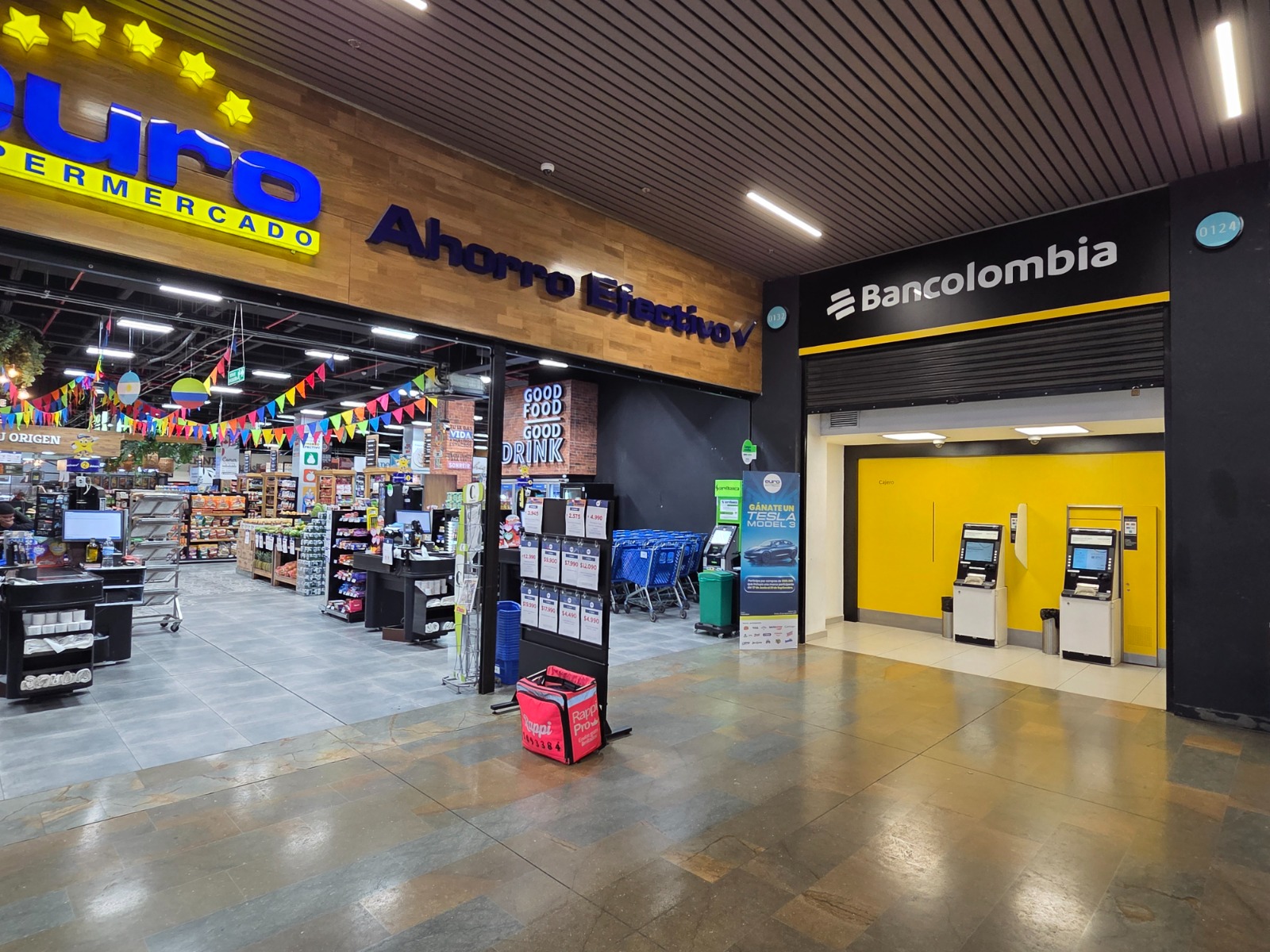 VENDO LOCAL EN EL MIXY MALL LOS COLORES