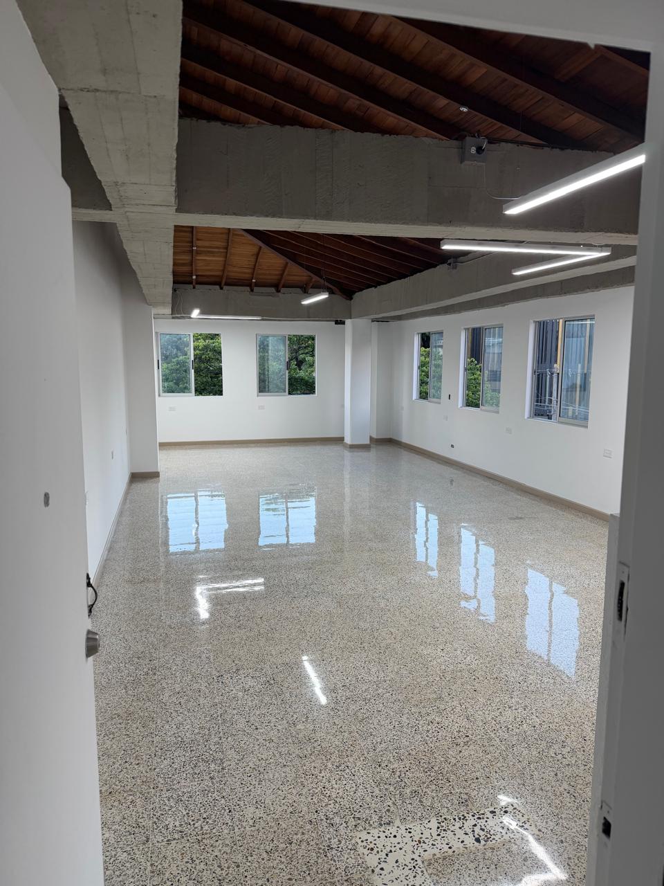 ARRIENDO OFICINAS EN LAURELES