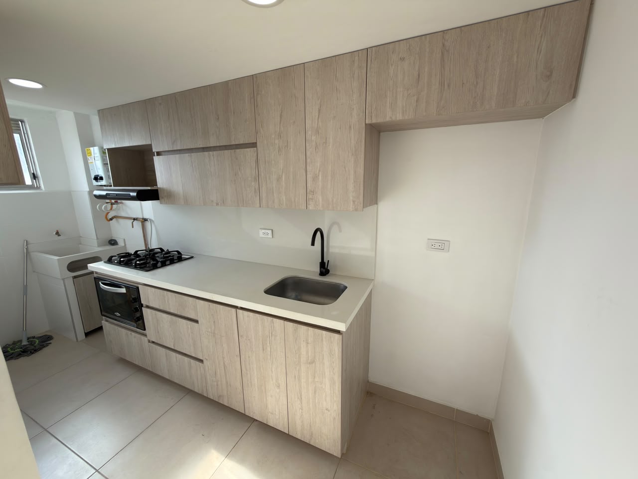 ARRIENDO APARTAMENTO EN LA LOMA DE LOS BERNAL