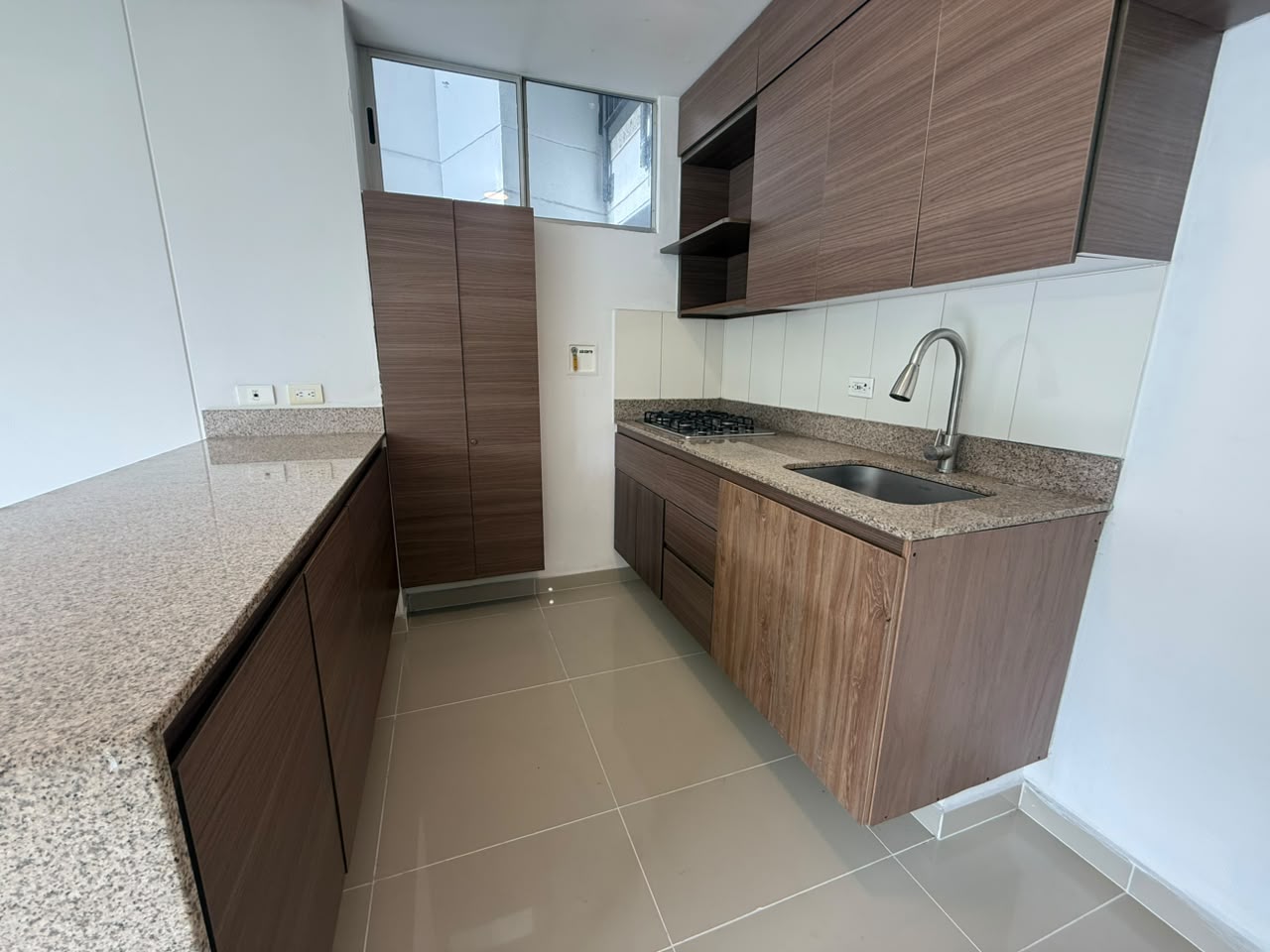 ARRIENDO APARTAMENTO EN LA LOMA DEL INDIO