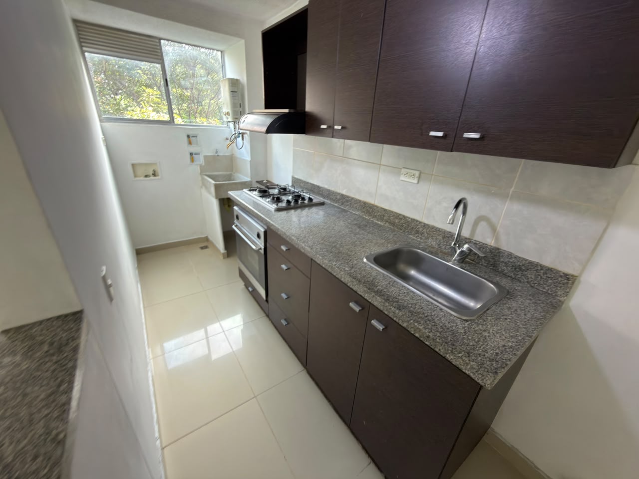 ARRIENDO APARTAMENTO EN LOMA DE LOS BERNAL