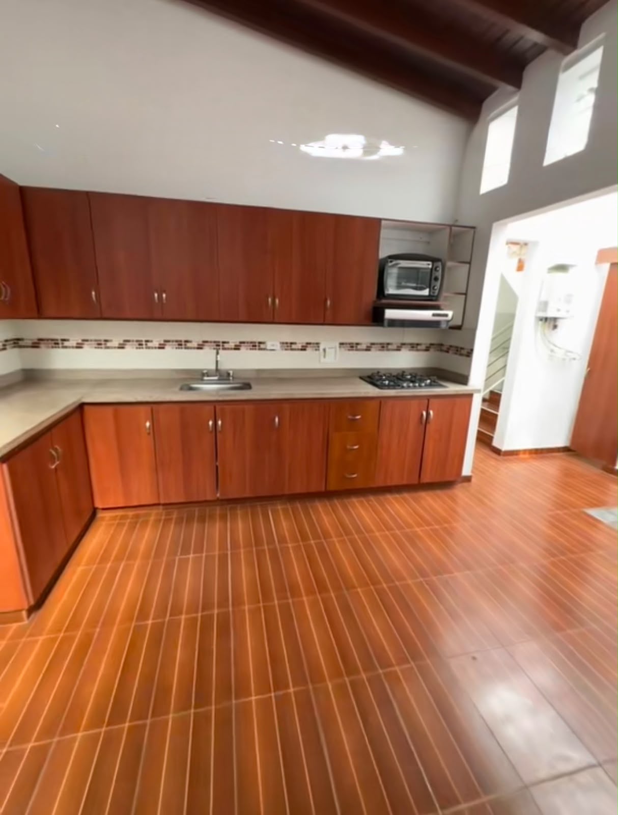ARRIENDO CASA EN LAURELES NOGAL