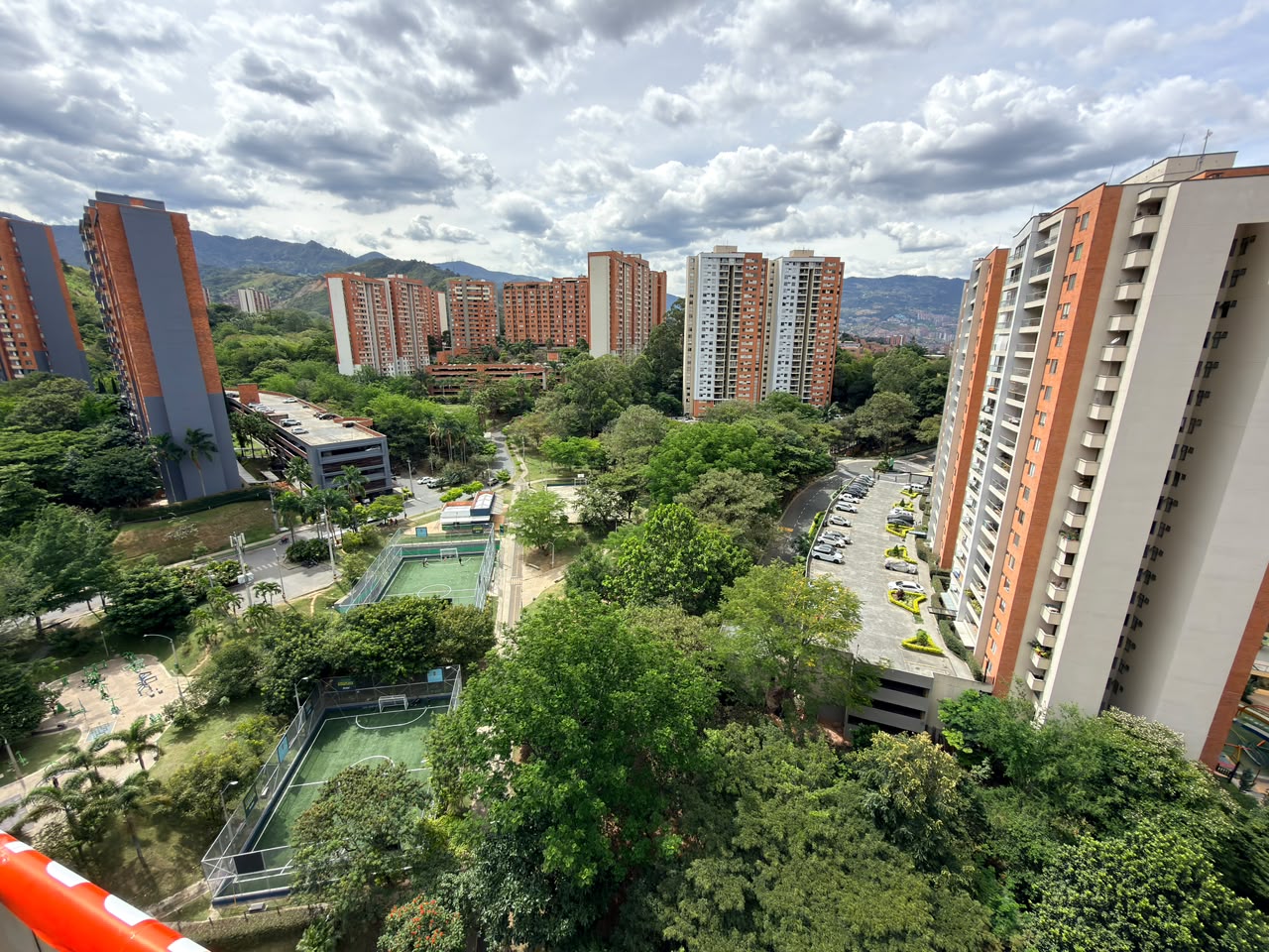 ARRIENDO APARTAMENTO EN LA LOMA DE LOS BERNAL