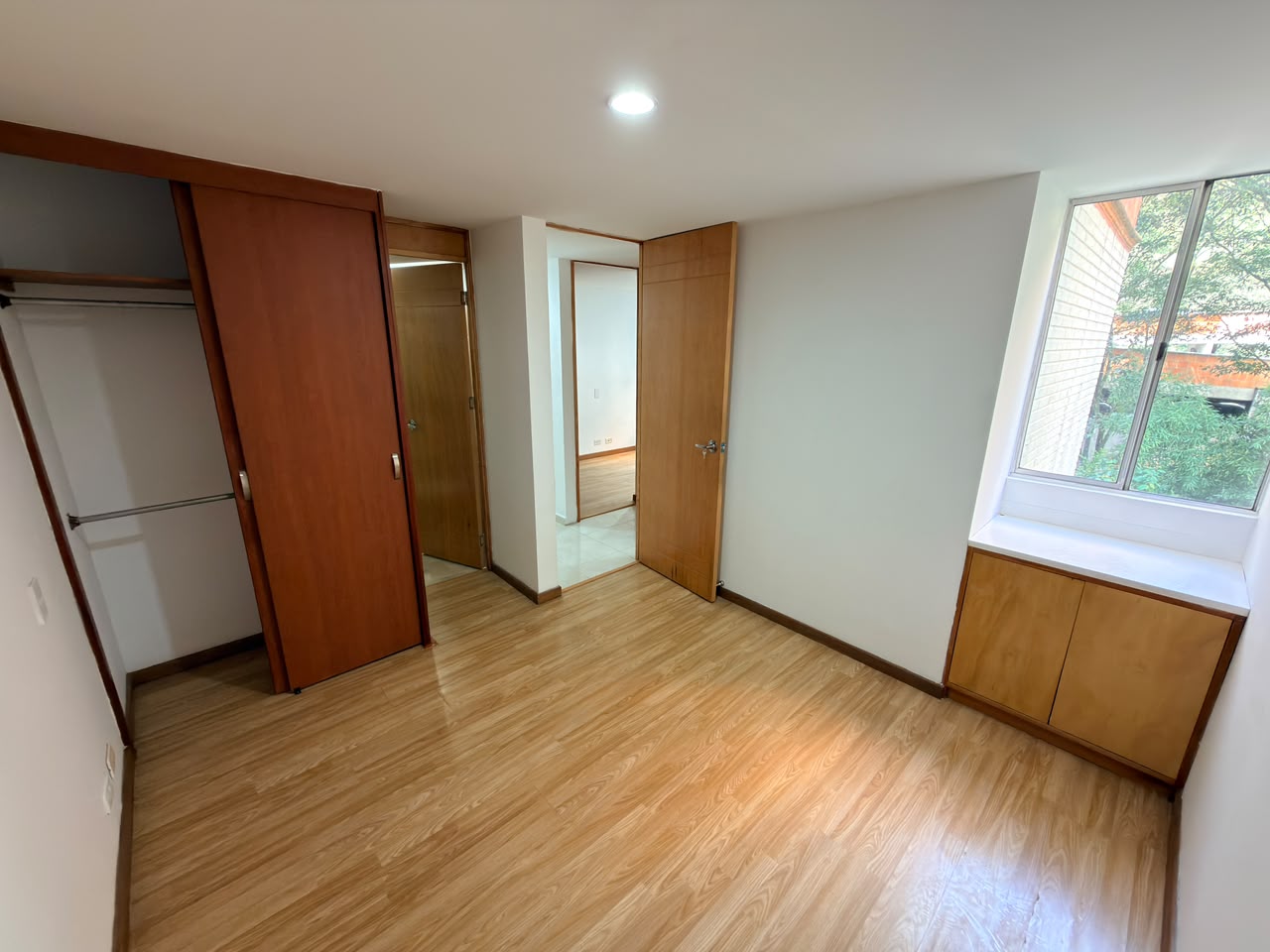 ARRIENDO APARTAMENTO EN LOMA DE LOS BERNAL